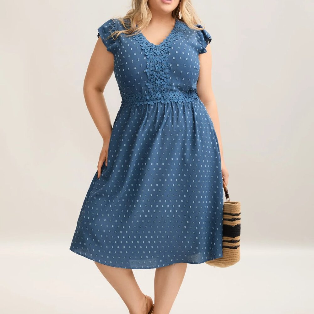 NWT Bloomchic Lace Textured Spliced Pockets Midi Dress